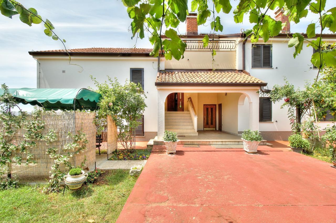 Nadia House With Apartments Zambratija  Esterno foto